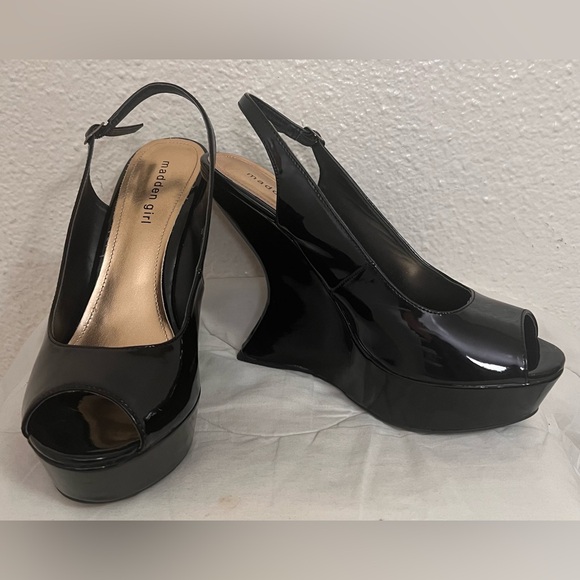 EUC Madden Girl Superb Black Patent Leather Platform Heels size 10 - Picture 4 of 12